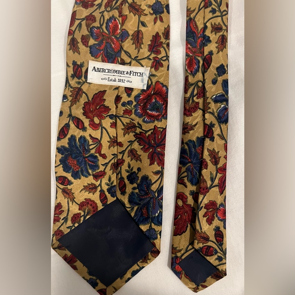 Vintage Ambercrombie & Finch silk Floral tie.